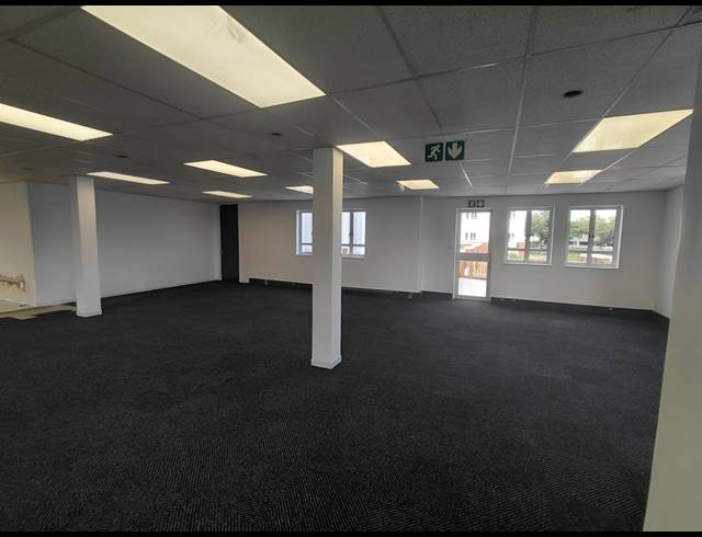 9,626M² OFFICE FOR SALE IN BRYANSTON